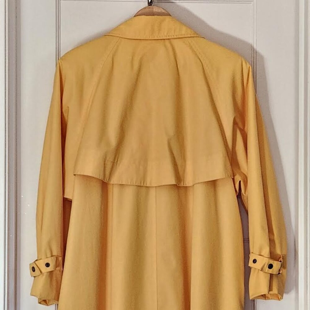 1970s London Towne yellow raincoat - Picture 5 of 9